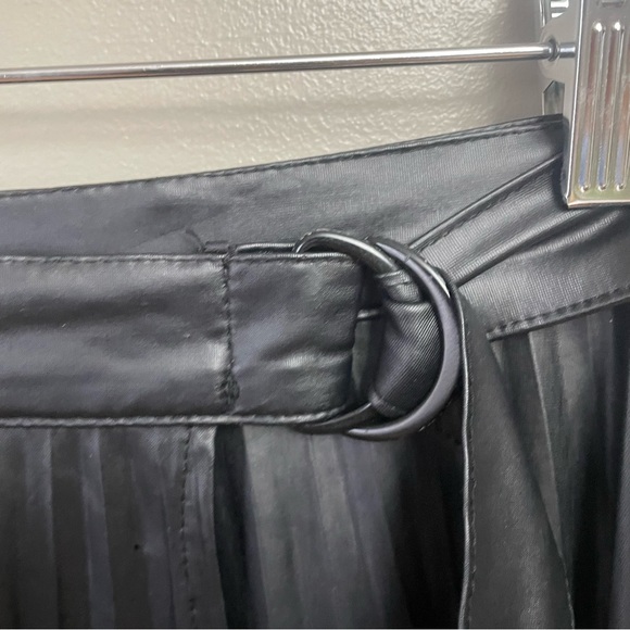 Zara women’s XL Black Faux Leather Pleated Midi Skirt vegan - Picture 2 of 11